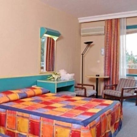 Merlin Beach Park Hotel Tosmur Luaran gambar