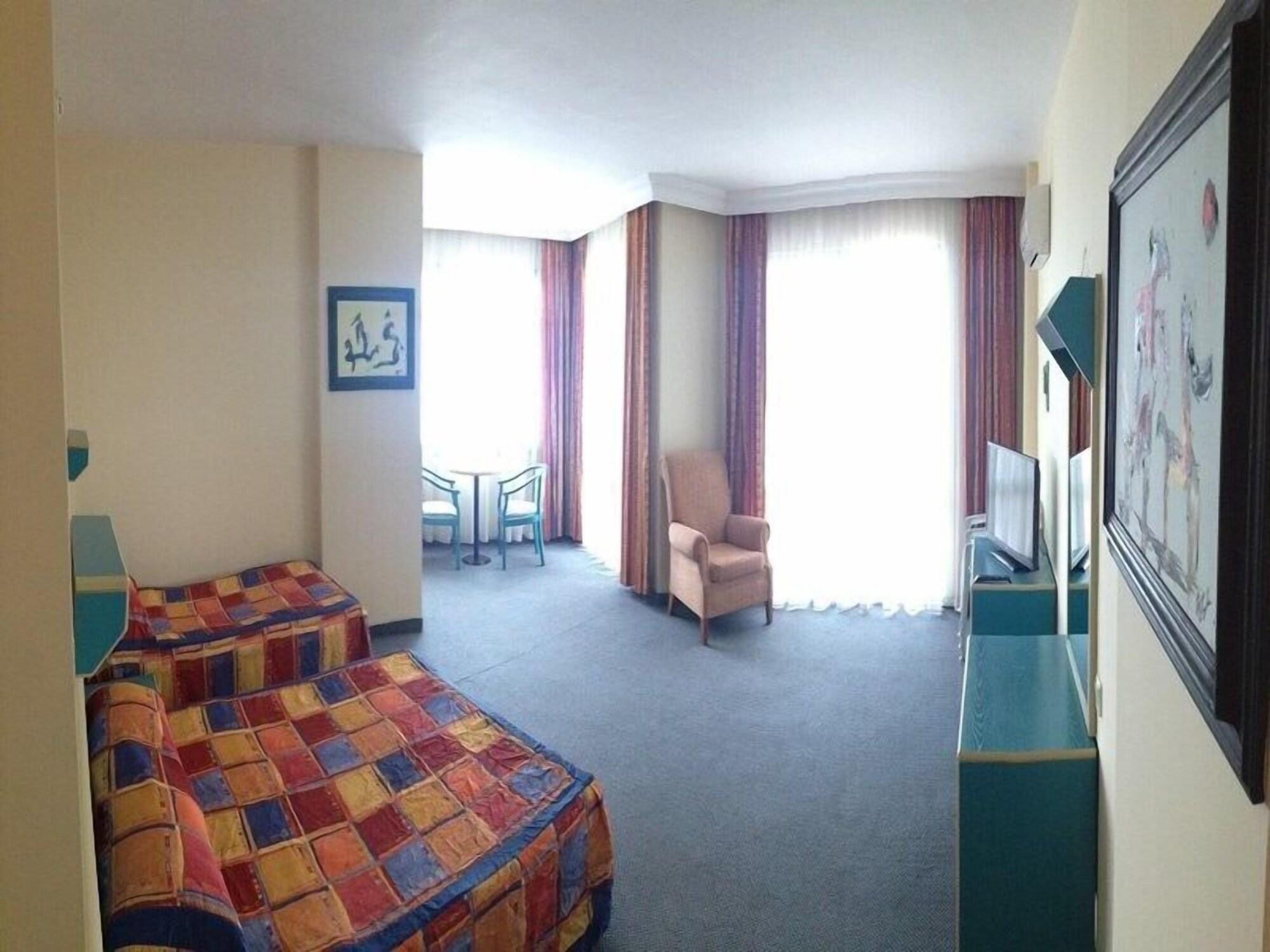 Merlin Beach Park Hotel Tosmur Luaran gambar